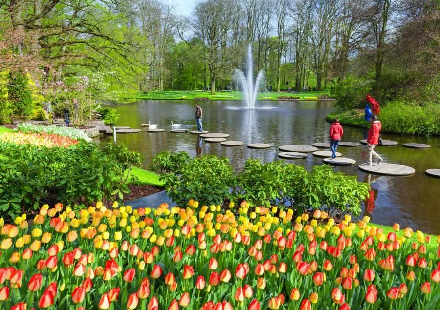 Không gian xanh mát bên trong Jardin de l'Europe