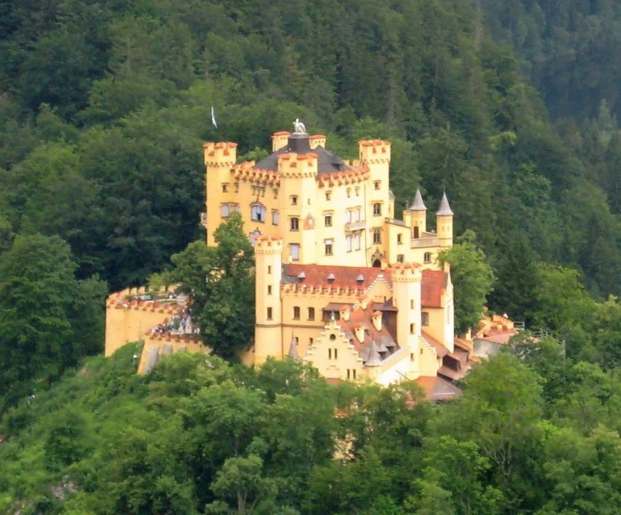 Lâu đài Hohenschwangau sở hữu những nét cổ kính, huyền bí và độc đáo