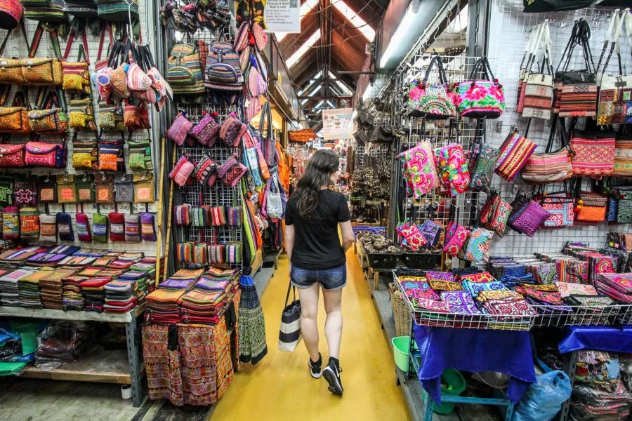 Chợ cuối tuần Chatuchak là địa điểm mua sắm ở Thái Lan được ưa thích nhất