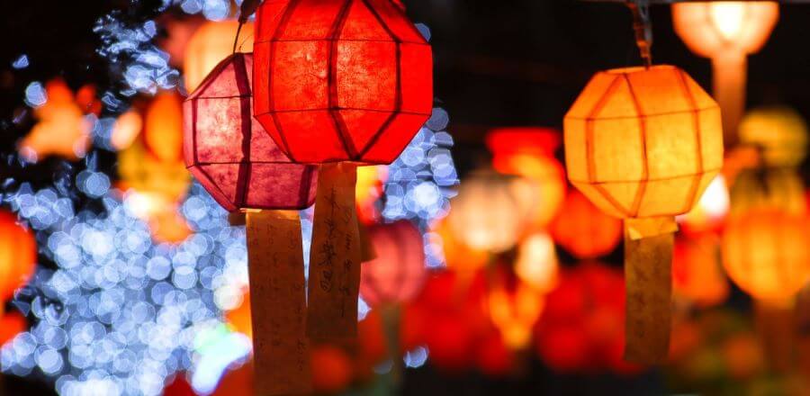 Khắp mọi ngõ ngách tại Hàn đều được trang hoàng lộng lẫy với đèn lồng đỏ vô cùng lung linh rực rỡ