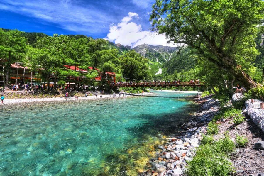 Với cảnh quan ngoạn mục và không khí trong lành, Thung lũng Kamikochi mang đến vô vàn hoạt động thú vị cho các tín đồ du lịch Nhật Bản