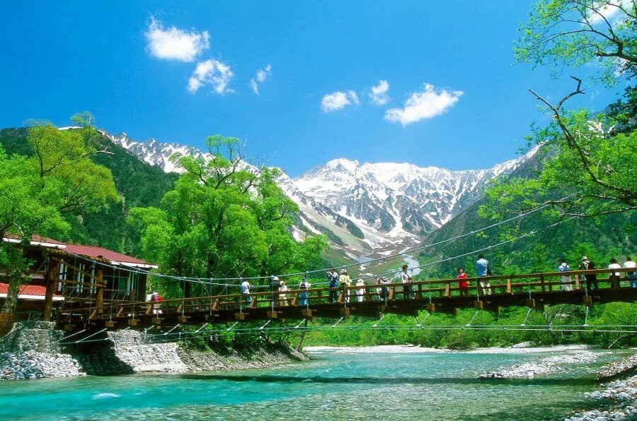 Kamikochi là một thung lũng tuyệt đẹp nằm ẩn mình trong dãy núi Hida thuộc tỉnh Nagano, Nhật Bản