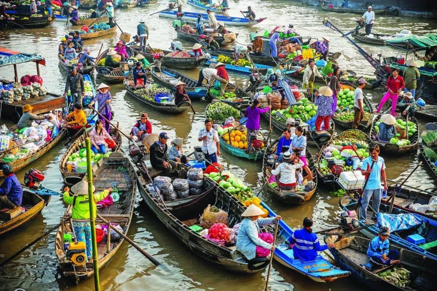 Rộn rã chợ nổi miền Tây ngày xuân