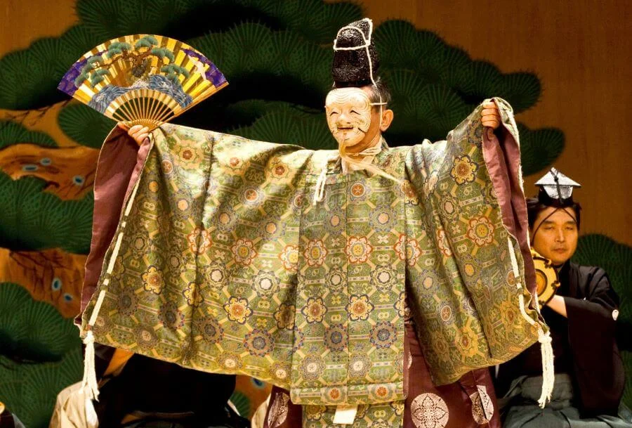 Âm nhạc và điệu múa trong kịch Noh là một sự kết hợp hài hòa trong mọi vở diễn Noh