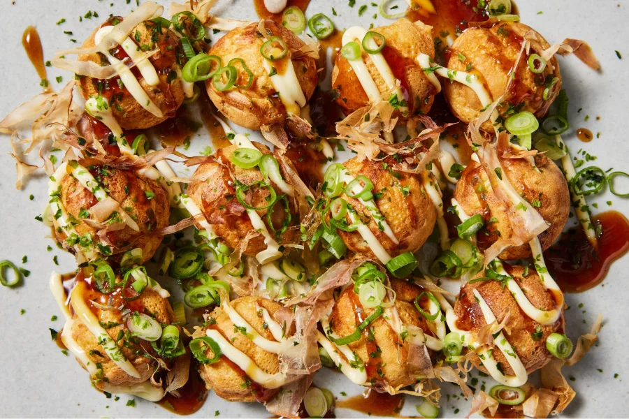 Takoyaki - Một trong những món ăn đường phố Nhật Bản nổi tiếng mà bạn không được bỏ qua khi đặt chân đến đây