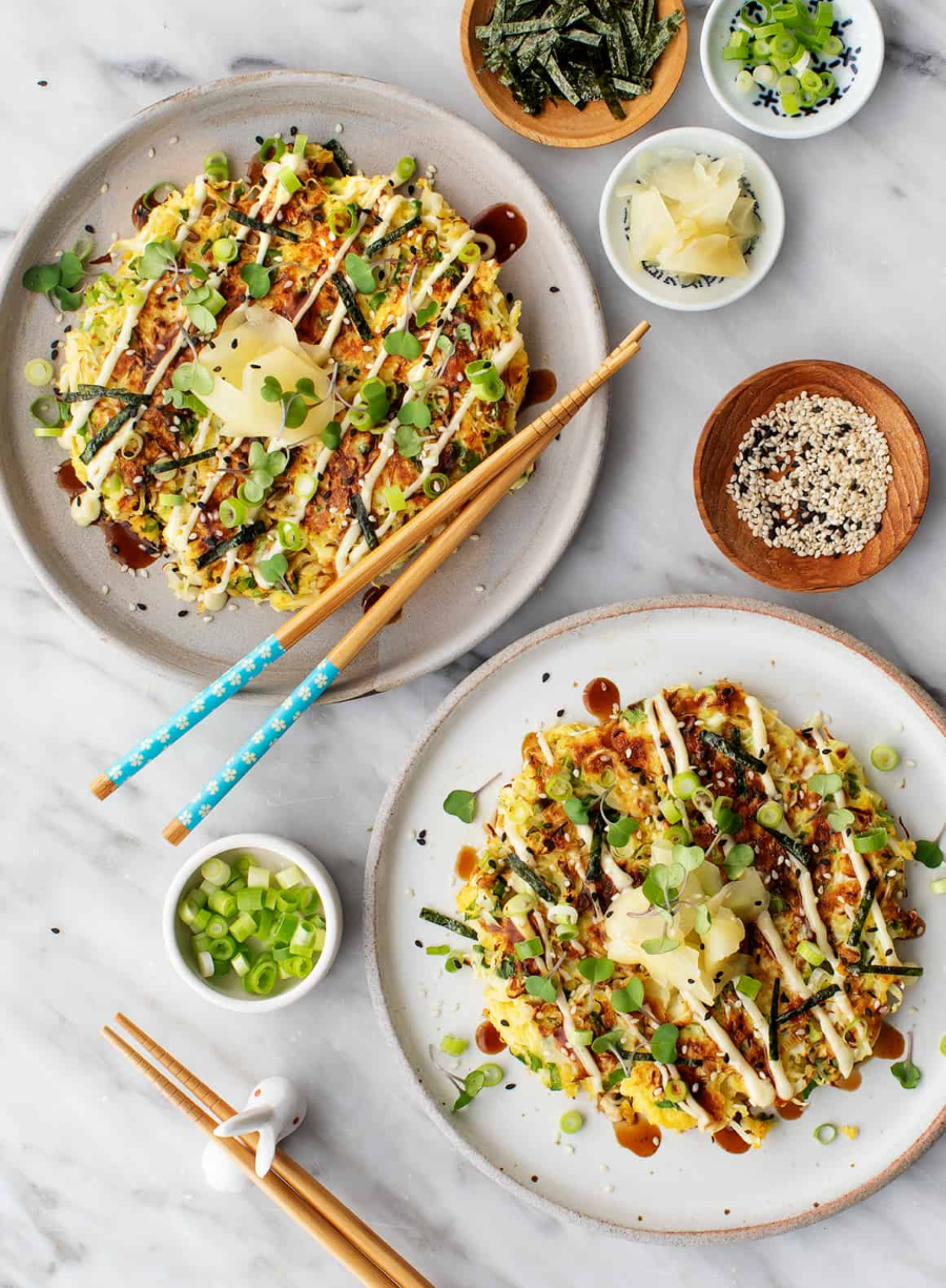 Okonomiyaki là sự kết hợp hoàn hảo giữa nhiều nguyên liệu phong phú