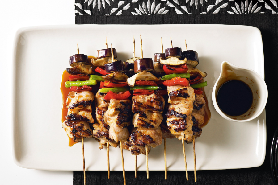 Yakitori, món ăn đường phố Nhật Bản nổi tiếng này đã chinh phục biết bao thực khách bởi hương vị thơm ngon đặc trưng
