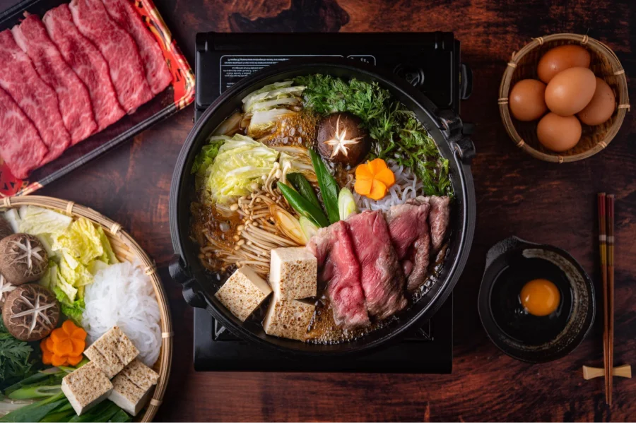 Thịt bò Hida không chỉ là một nguyên liệu cao cấp mà còn là linh hồn của nhiều món ăn Nhật Bản