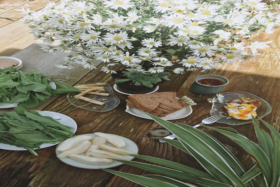 Thưởng thức trà trong căn nhà gỗ ngập tràn hoa Daisy giữa lòng Đà Lạt Thưởng thức trà trong căn nhà gỗ ngập tràn hoa Daisy giữa lòng Đà Lạt