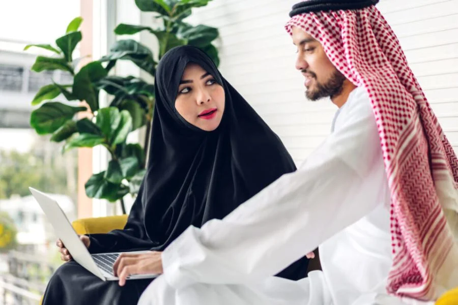 Ngôn ngữ chính thức được sử dụng tại Dubai là tiếng Ả Rập