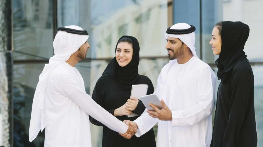 Bắt tay người khác là một nét đặc trưng quan trọng trong văn hóa Dubai