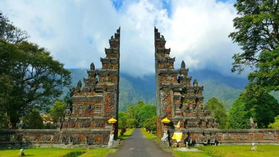 Cảnh đẹp quyến rũ của cổng trời Temple