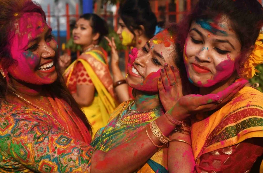 Choáng ngợp” trước sắc màu lễ hội Holi Ấn Độ