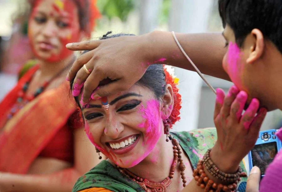 Holi - Lễ hội ném bột màu rực rỡ tại Ấn Độ