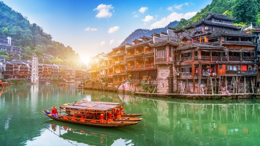Phượng Hoàng cổ trấn tựa như “thiên đường hạ giới”