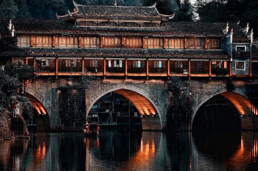 Cầu Hồng Kiều rạng rỡ về đêm