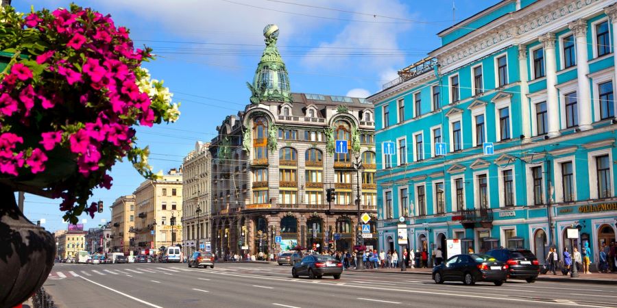 Đại lộ Nevsky Avenue - một trong những đại lộ đẹp và sầm uất nhất thế giới