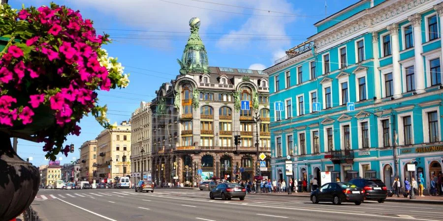 Đại lộ Nevsky Avenue - một trong những đại lộ đẹp và sầm uất nhất thế giới