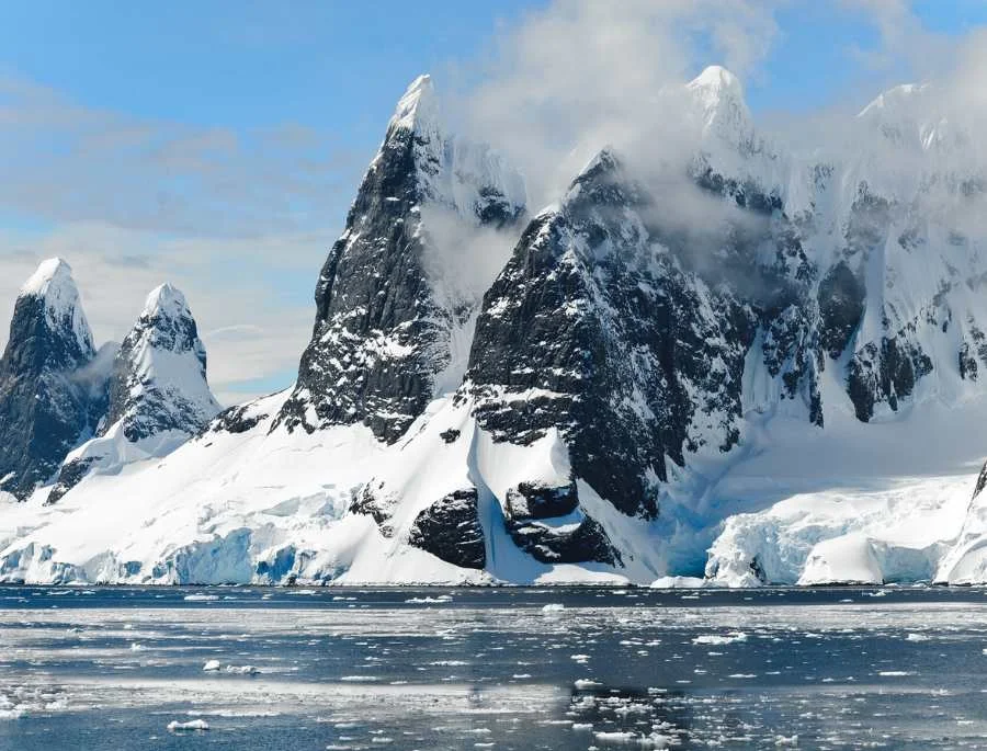 Sông băng Glacier du Géant thực sự là một tác phẩm nghệ thuật của thiên nhiên