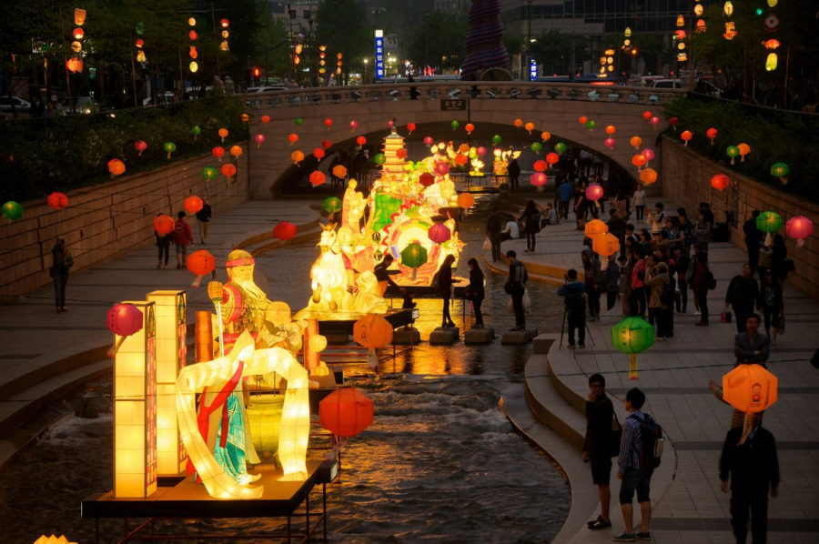 Lễ hội đèn lồng Seoul thu hút du khách bởi những chiếc đèn lồng với đủ hình dạng, kích thước và màu sắc khác nhau