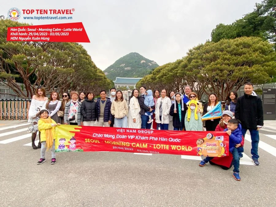Tổng hợp hình đoàn tour du lịch khởi hành tháng 4 tại Top Ten Travel