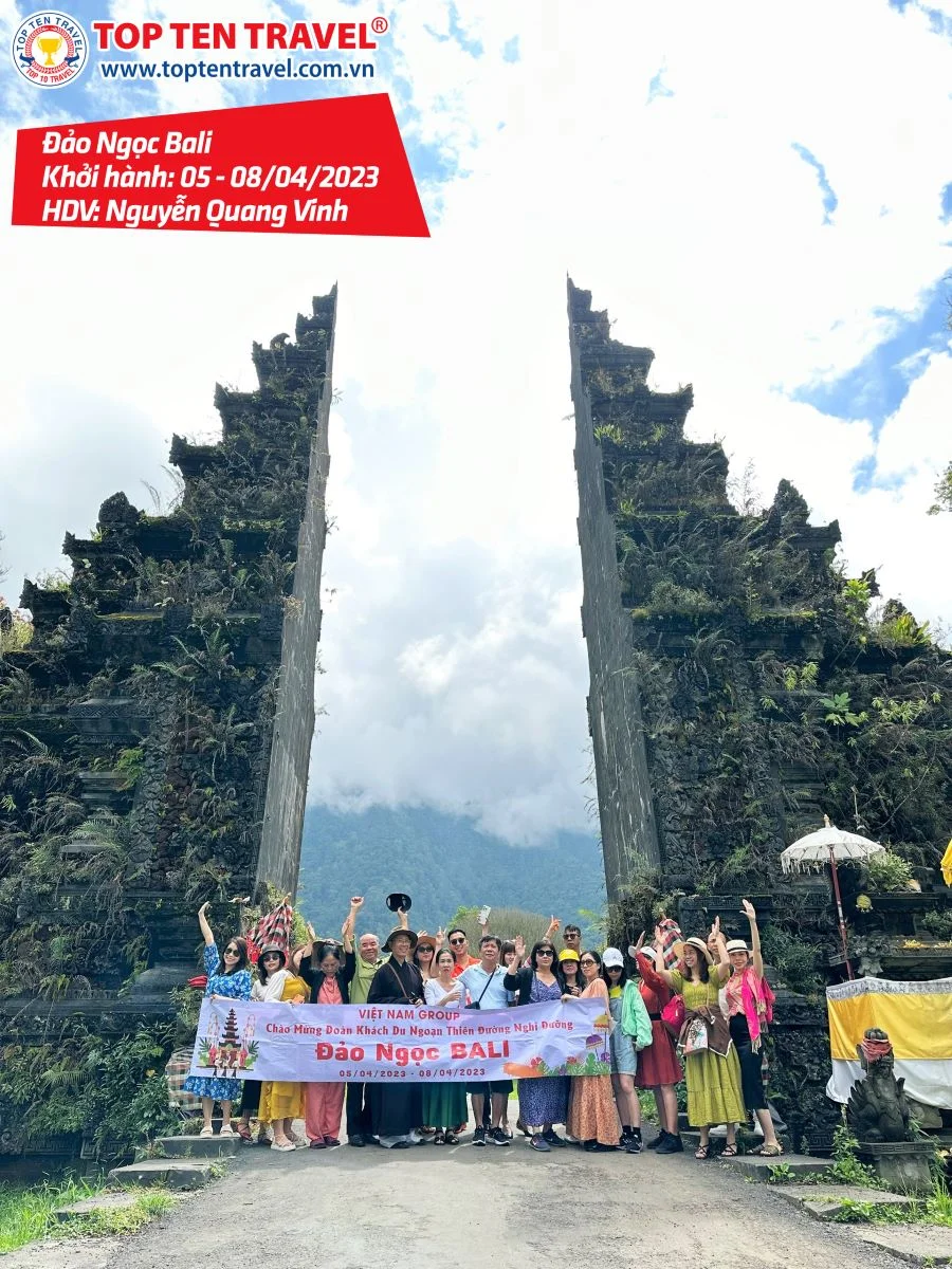 Tổng hợp hình đoàn tour du lịch khởi hành tháng 4 tại Top Ten Travel