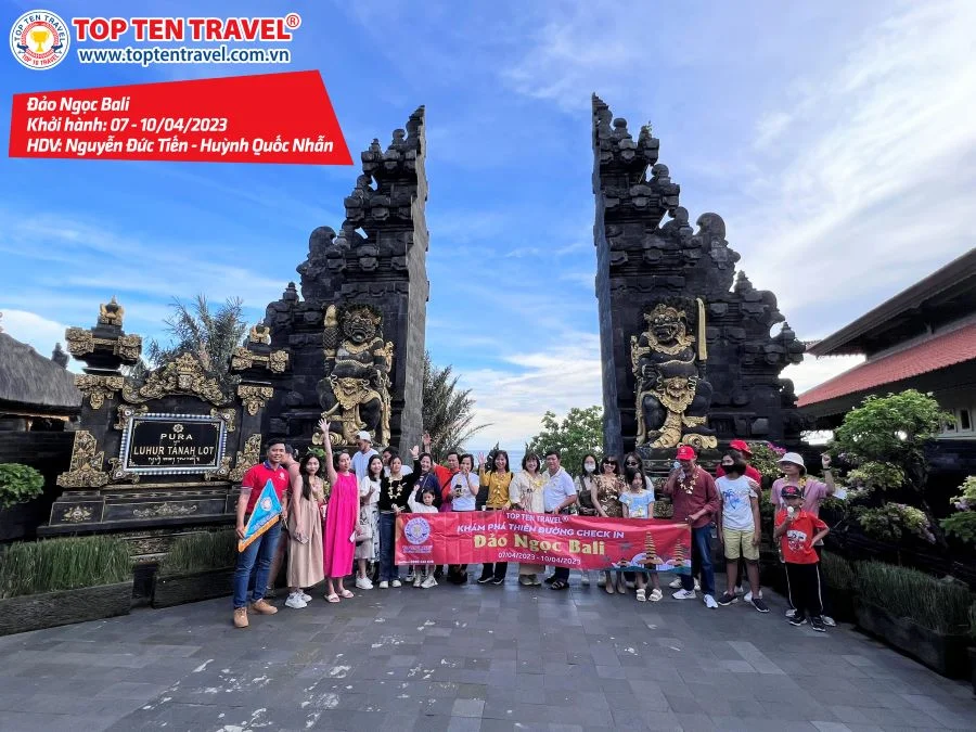 Tổng hợp hình đoàn tour du lịch khởi hành tháng 4 tại Top Ten Travel