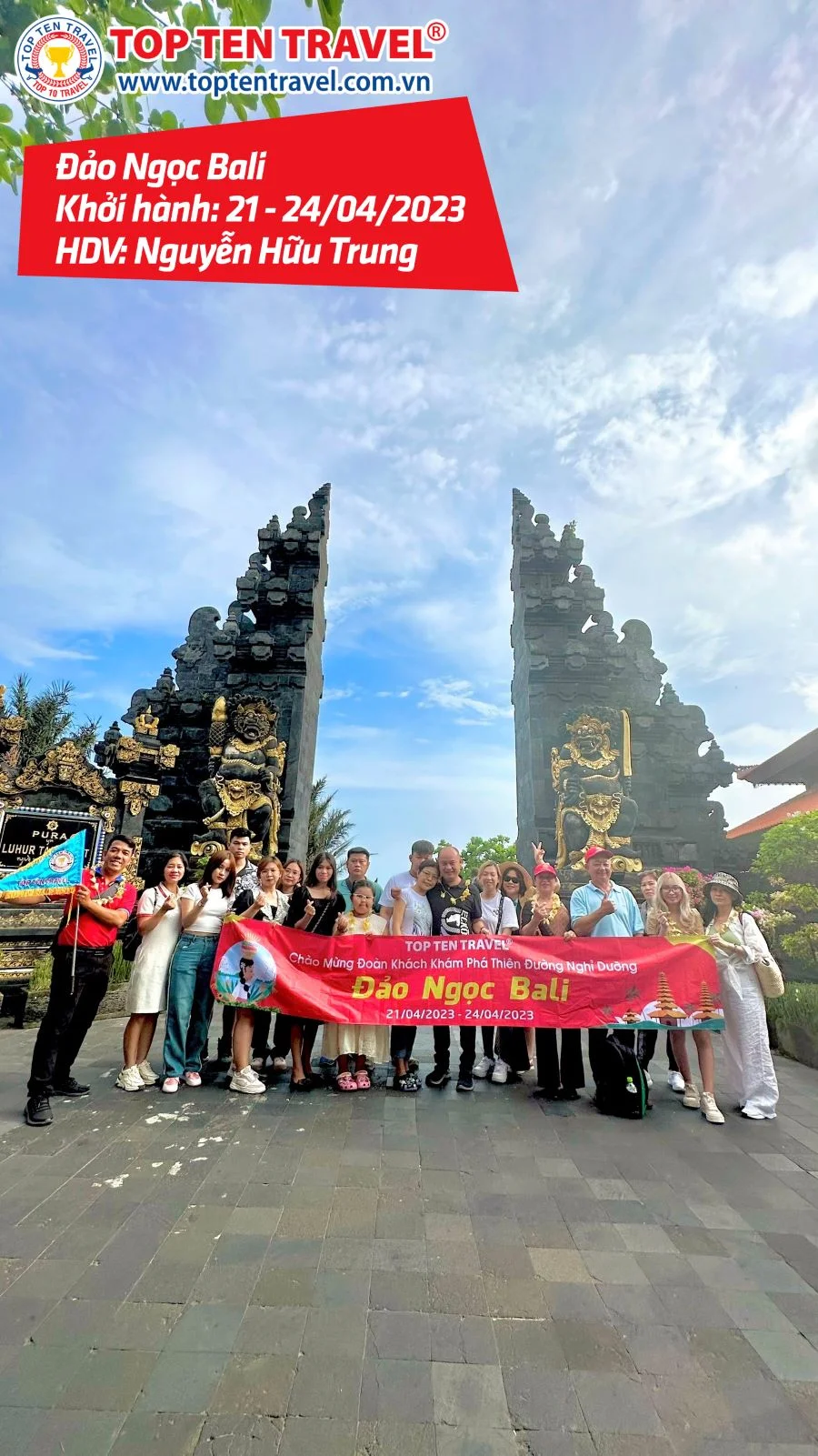 Tổng hợp hình đoàn tour du lịch khởi hành tháng 4 tại Top Ten Travel