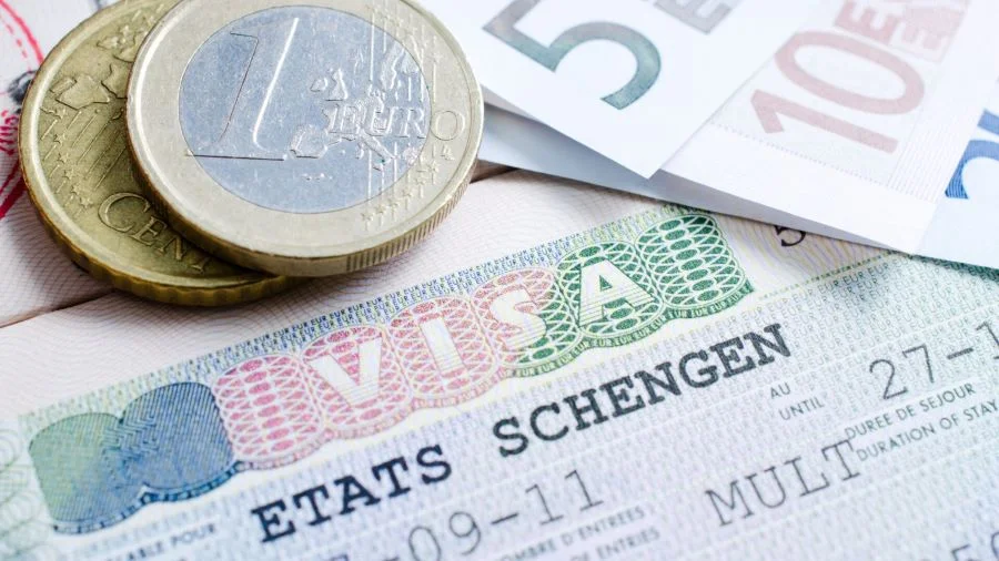 Du khách nên xin visa Schengen để thuận tiện kết hợp du lịch giữa các nước