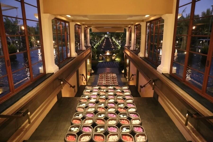 The St. Regis Bali tọa lạc trên bãi biển và được mệnh danh là nàng thơ của Bali