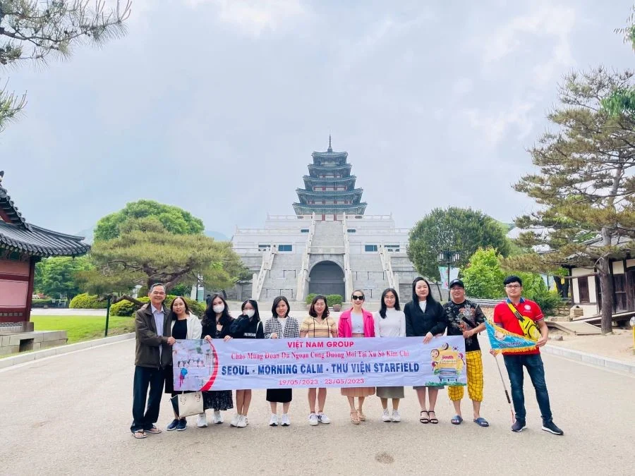 Đoàn khách nhà Top Ten Travel tham quan du lịch Hàn Quốc