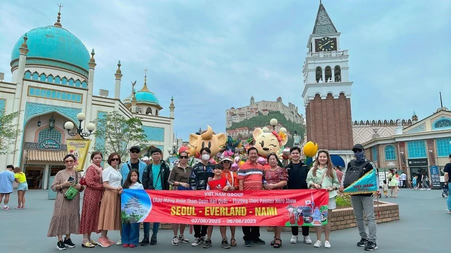 Đoàn khách nhà Top Ten Travel tham quan du lịch Hàn Quốc