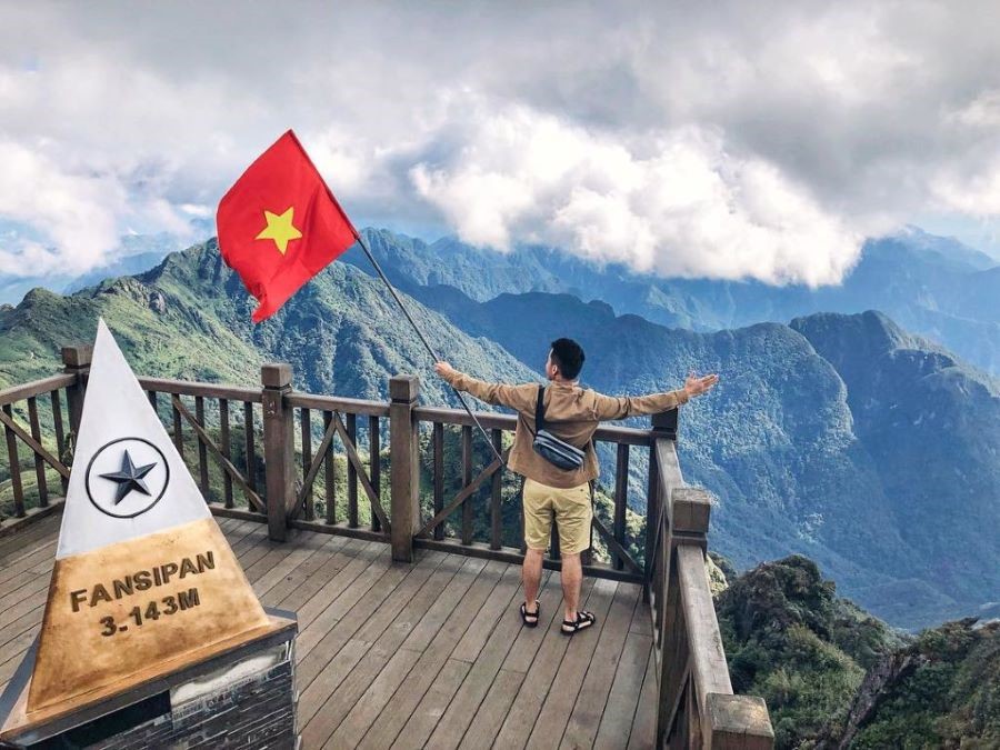 “Nóc nhà Đông Dương” - đỉnh Fansipan có độ cao 3,143m