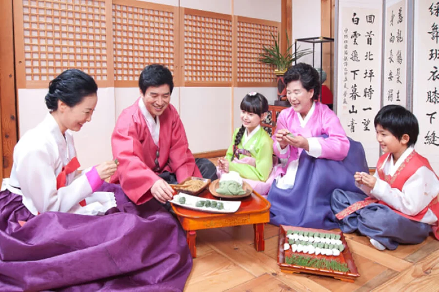 Chuyến du lịch Hàn Quốc còn thu hút bạn bởi văn hóa giao tiếp vô cùng độc đáo
