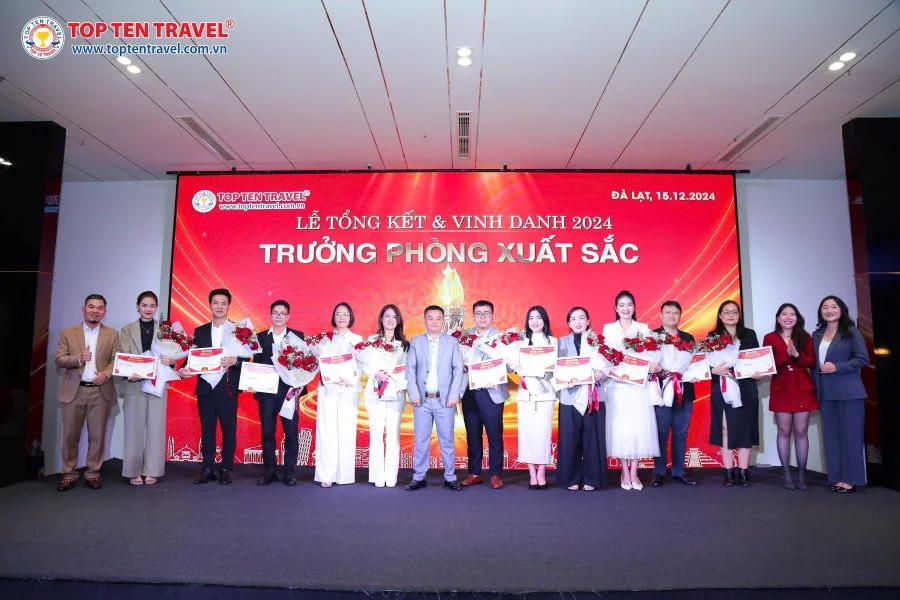 Vinh danh trưởng phòng xuất sắc