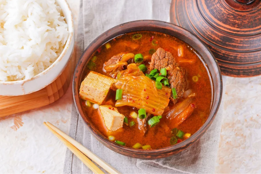 Canh Hàn Quốc không chỉ đơn thuần là món ăn mà còn là một nét văn hóa đặc trưng tại xứ Hàn