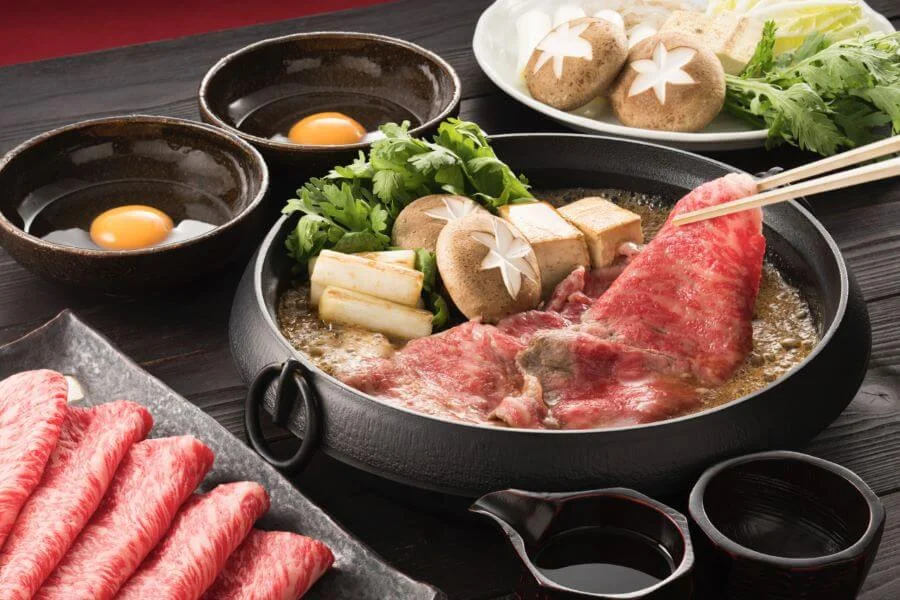 Với lịch sử hơn 150 năm, Moritaya đã khẳng định vị thế của mình với món sukiyaki trứ danh