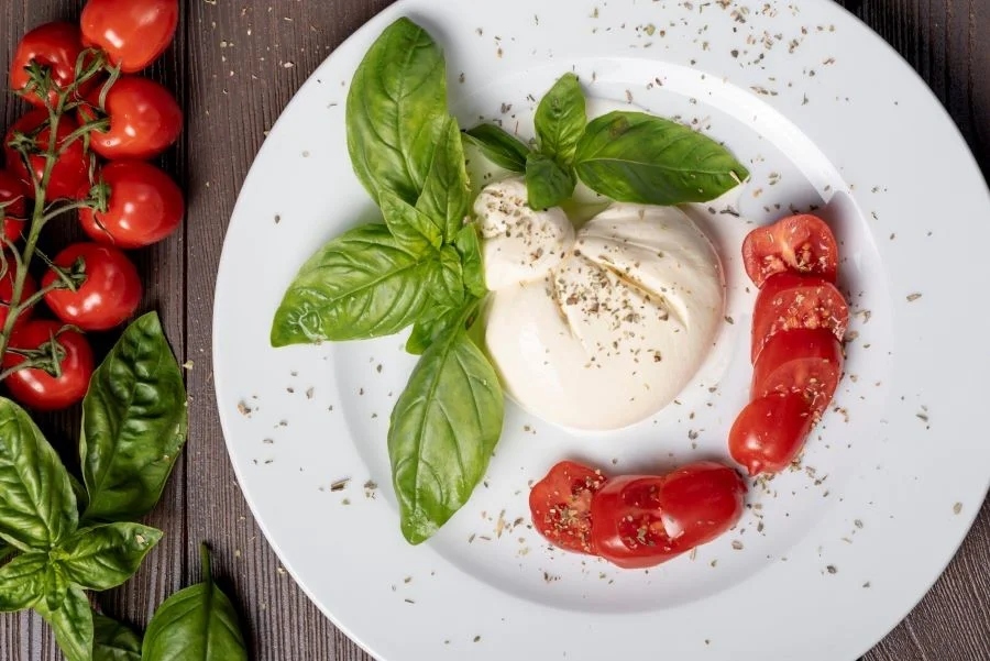 Mozzarella là một loại phô mai truyền thống đến từ miền Nam nước Ý