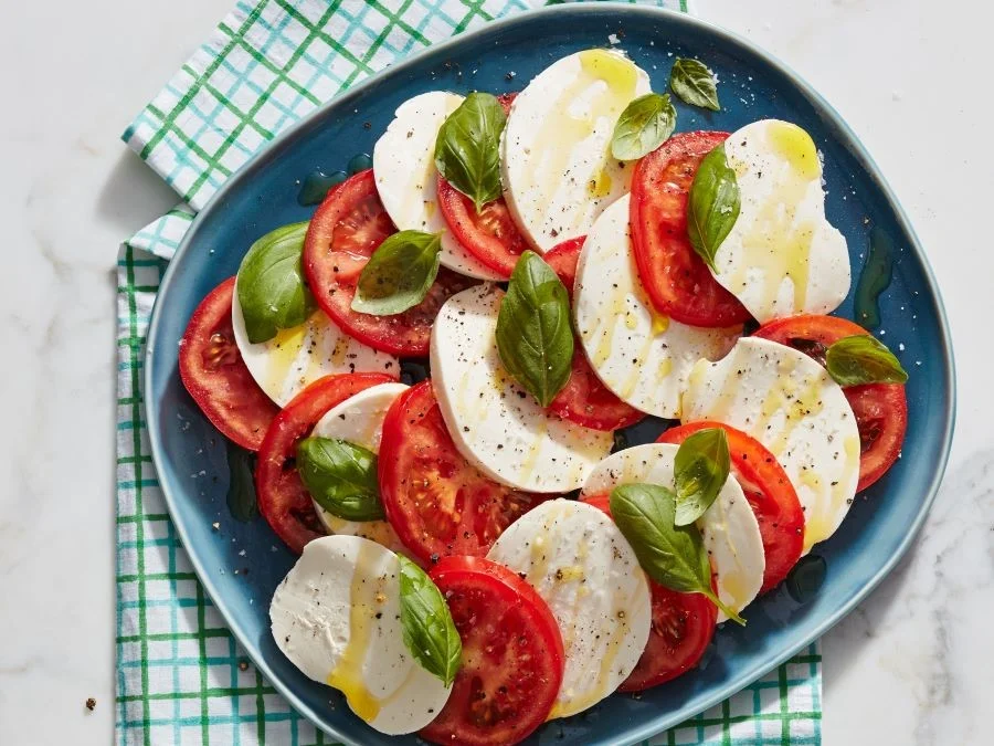 Caprese Salad chính là món salad nổi tiếng hàng đầu trong ẩm thực Ý
