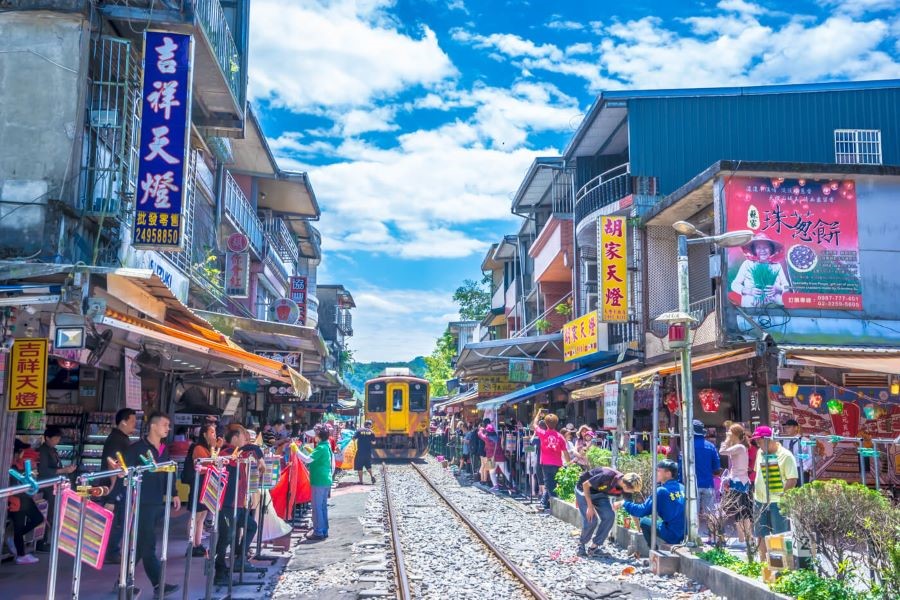Khung cảnh nên thơ và tuyệt đẹp tại Đường tàu Shifen nổi tiếng