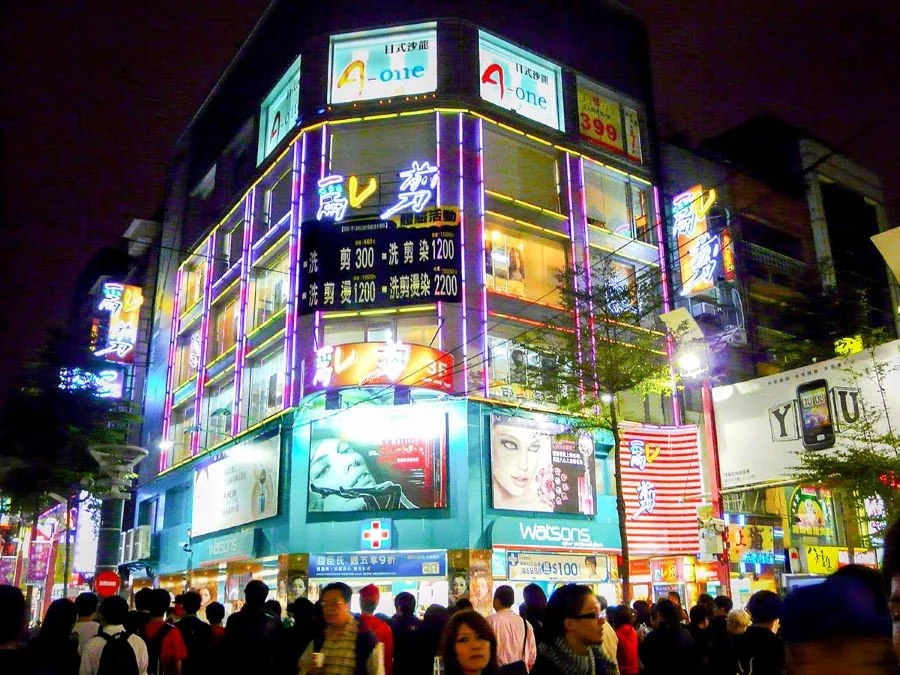 Sự xa hoa và hào nhoáng của Taipei City Hall khi về đêm