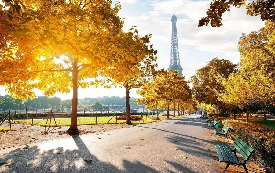 “Kinh đô ánh sáng” Paris vào mùa thu khoác lên mình một vẻ đẹp đầy lưu luyến