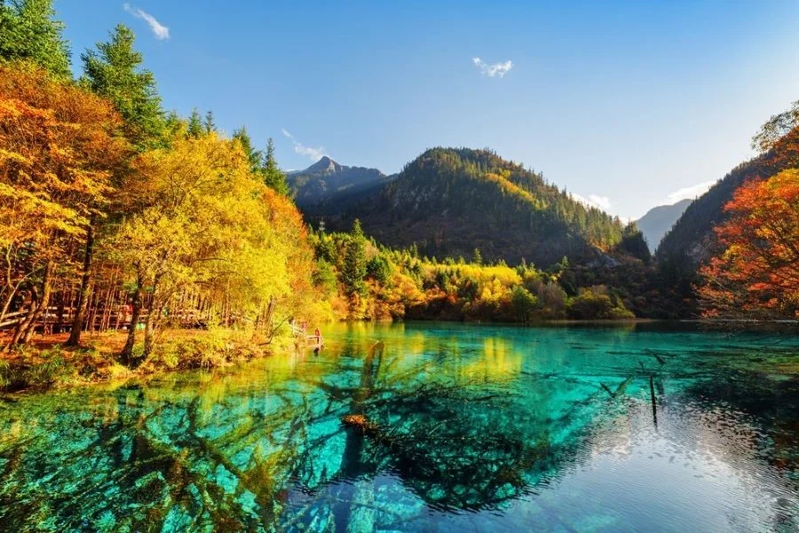 Cửu Trại Câu sở hữu cảnh vật đẹp tựa như chốn bồng lai tiên cảnh