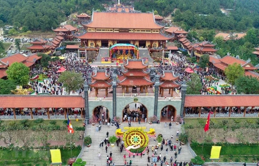 Chùa Ba Vàng - Ngôi chùa nổi tiếng linh thiêng tại Quảng Ninh