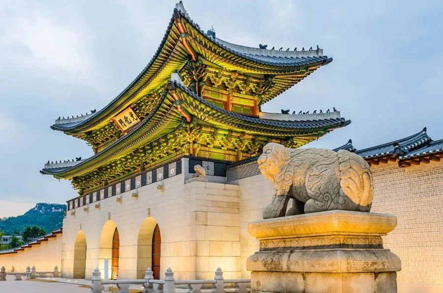 Gyeongbokgung mang đến du khách cơ hội được đắm chìm trong không gian lịch sử cùng các trải nghiệm văn hóa hấp dẫn