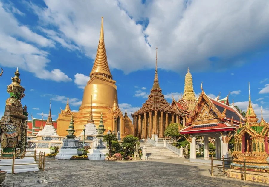 Cung điện Hoàng gia Thái Lan, một kiệt tác kiến trúc đồ sộ và tráng lệ, được xây dựng từ thế kỷ 18 dưới thời trị vì của vua Rama I