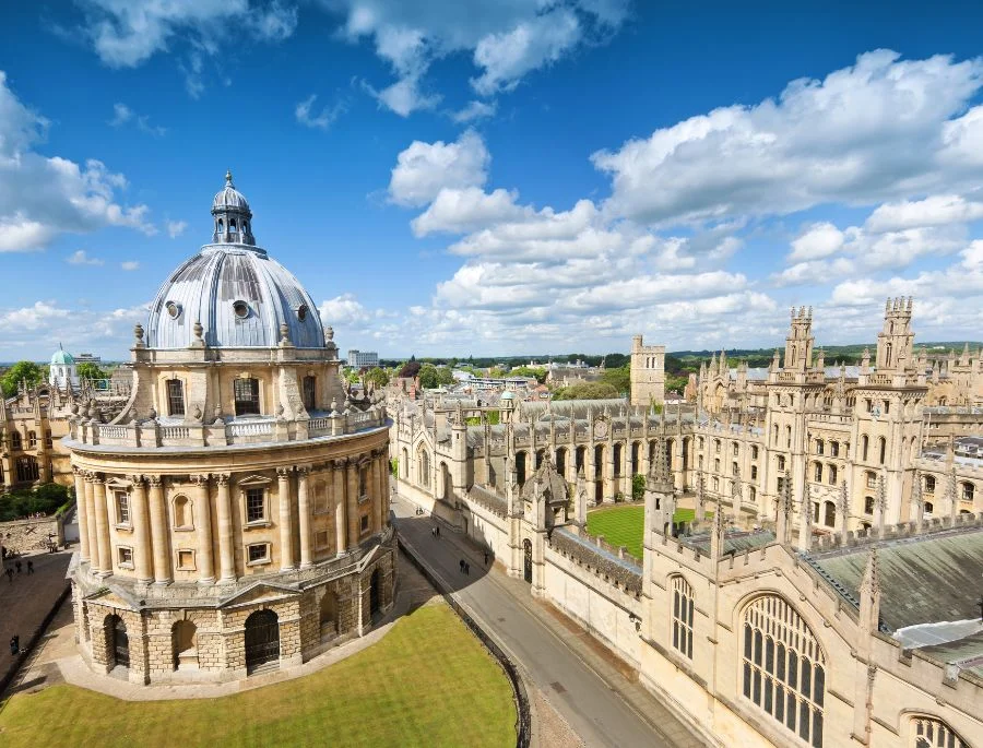 Đại học Oxford có lịch sử xây dựng lâu đời, là nơi sản sinh ra nhiều thế hệ nhân tài