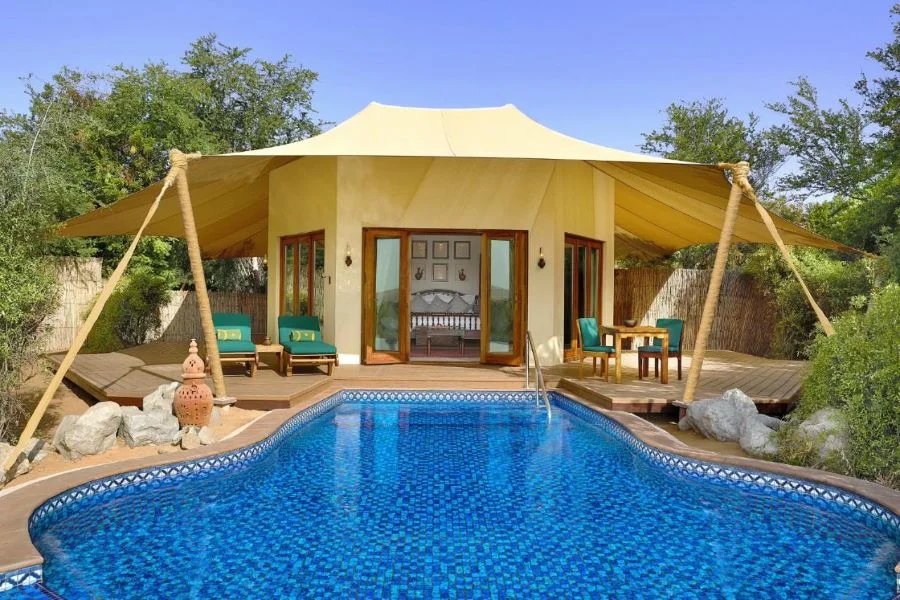 Al Maha Resort là một khách sạn sang trọng nằm trên sa mạc Ả Rập giữa những cồn cát bao la
