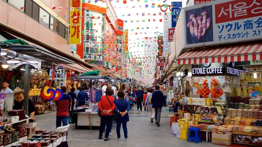 Khu vực chợ đêm Dongdaemun tại Hàn Quốc