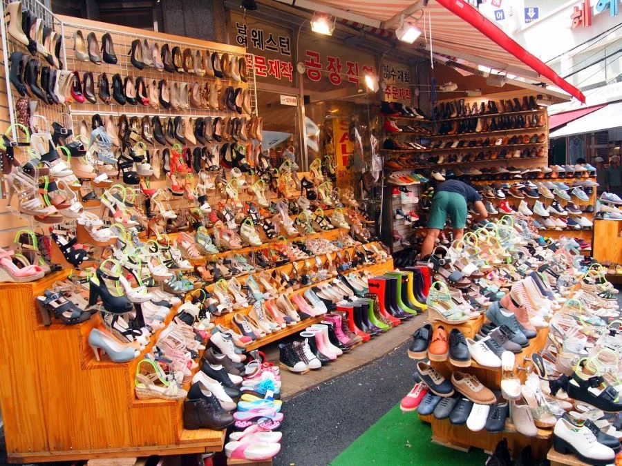 Khu vực chợ đêm Dongdaemun tại Hàn Quốc